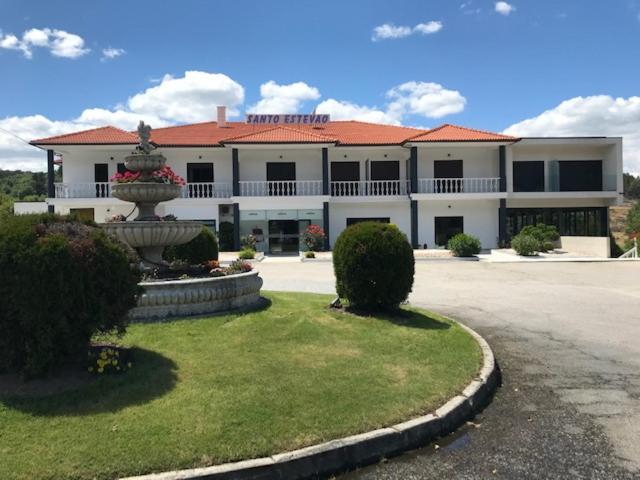 Restaurante Residencial Pizzaria S. Estevao Aguiar da Beira Bagian luar foto